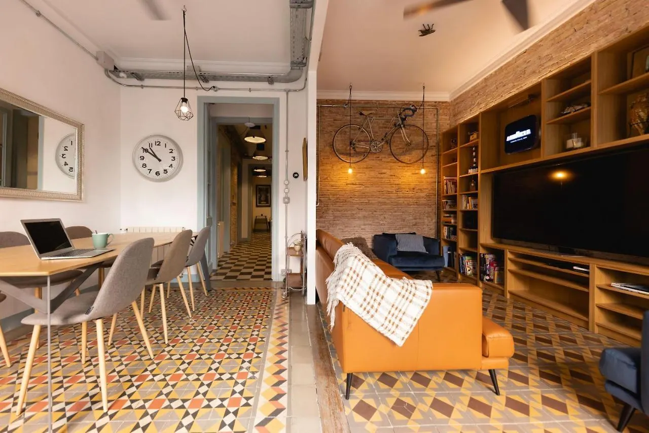 Bravissimo Les Rajoles, Unique 3-Bedroom Apartment Girona